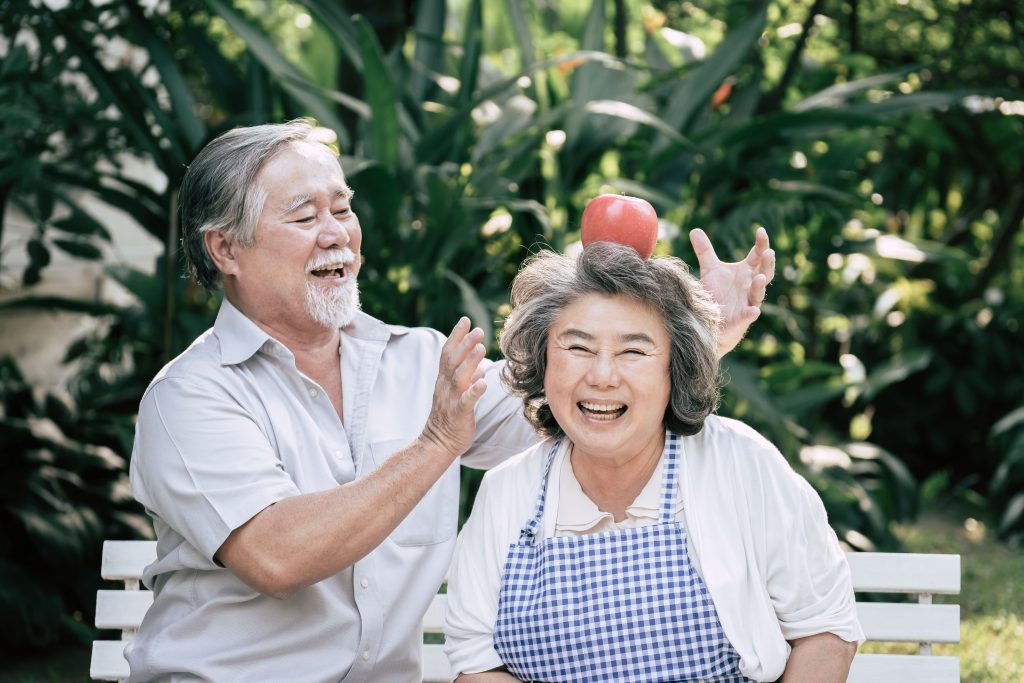 couple enjoying lives with healthy lifestyle - Tzu Chi Clinic Canada