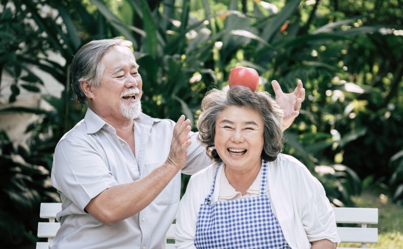 couple enjoying lives with healthy lifestyle - Tzu Chi Clinic Canada